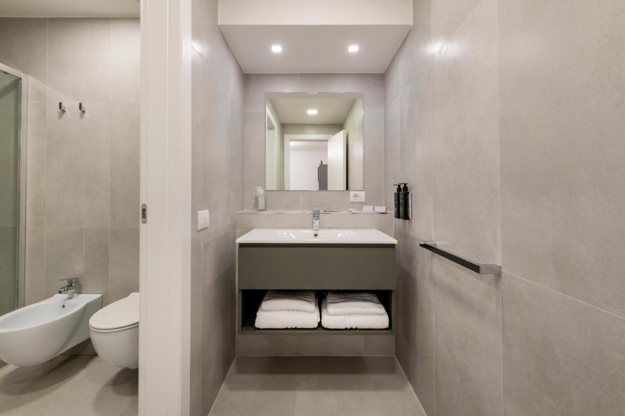 Milan Duomo Suites Exterior photo