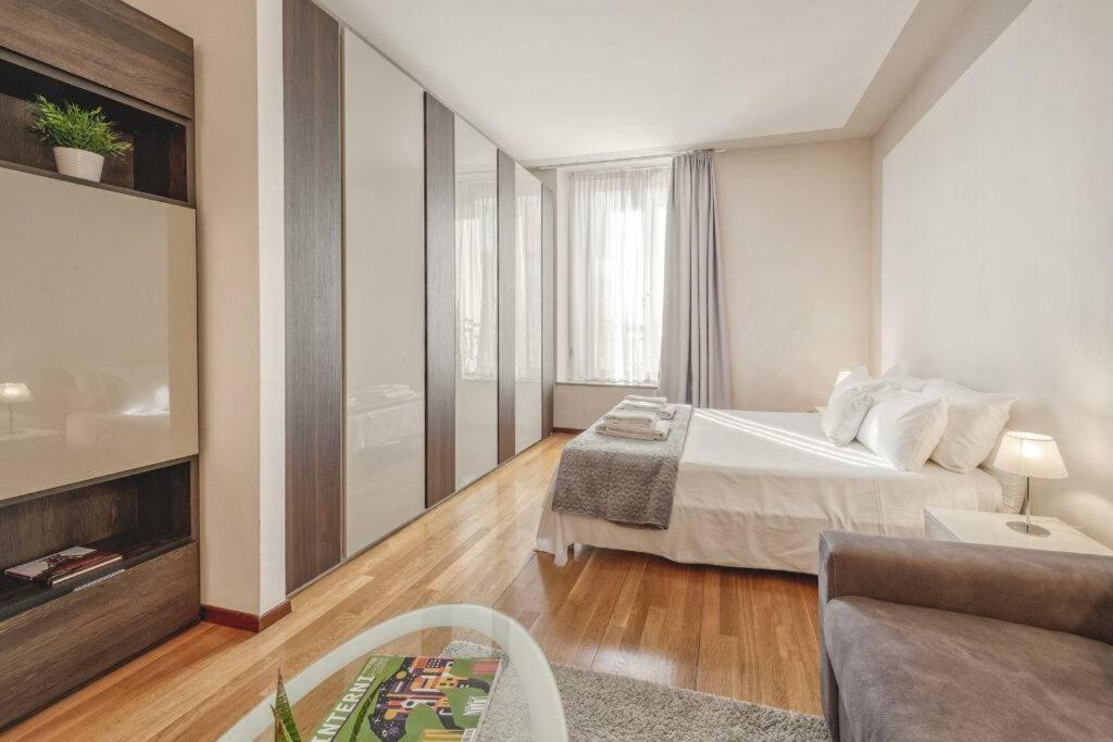 Milan Duomo Suites Exterior photo
